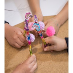 Pen met paardenhoofd en pompon
